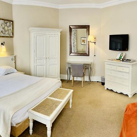 Hotel & Restaurant Le Central Trouville Номер фото
